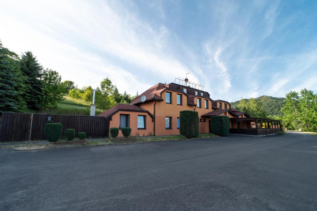 Hotel Formule Perštejn Zewnętrze zdjęcie