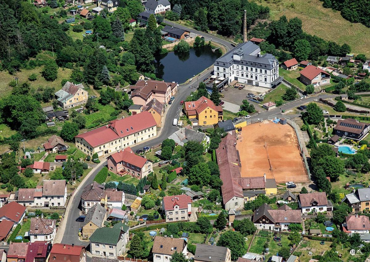 Hotel Formule Perštejn Zewnętrze zdjęcie