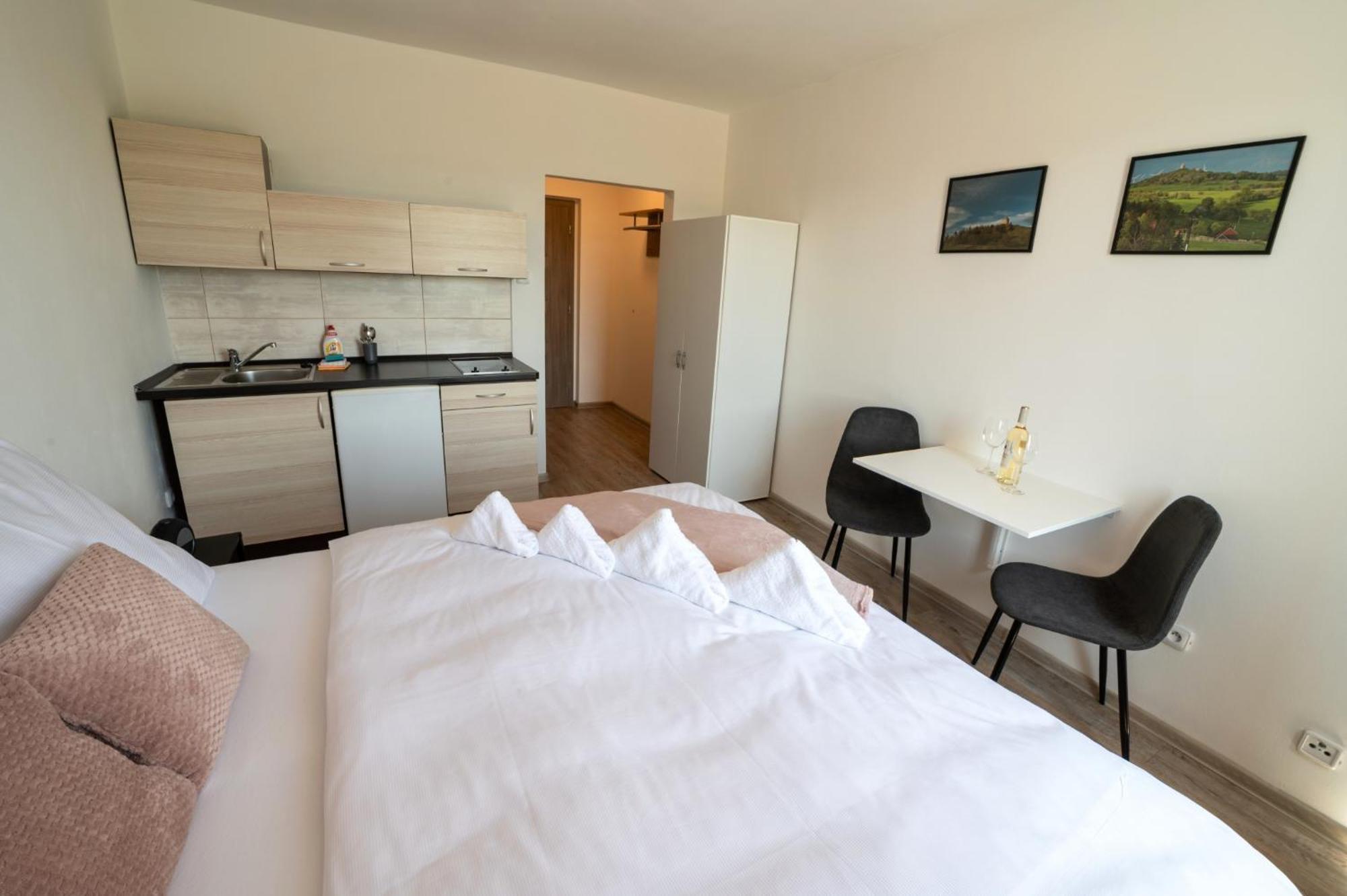 Hotel Formule Perštejn Zewnętrze zdjęcie