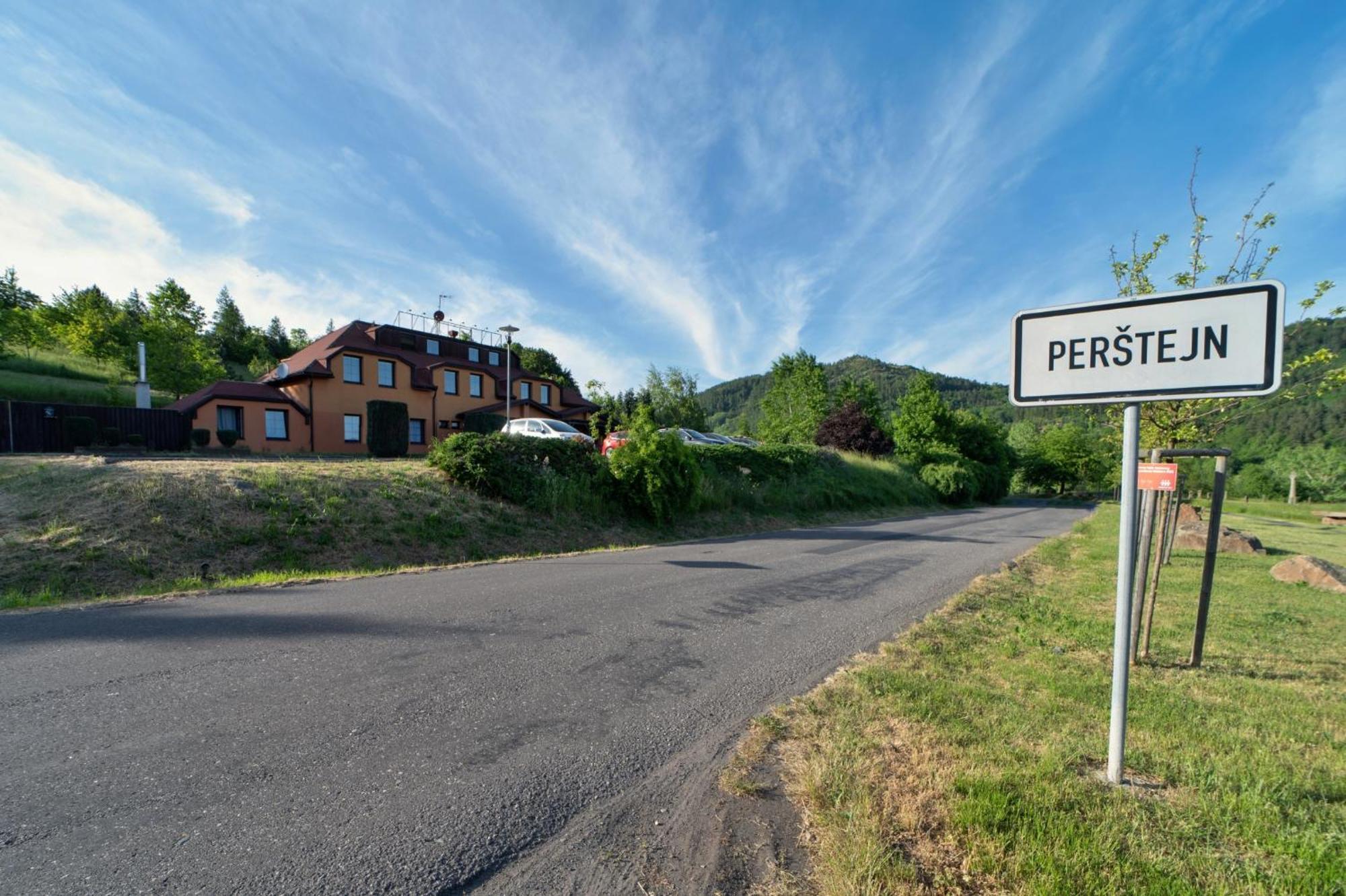 Hotel Formule Perštejn Zewnętrze zdjęcie